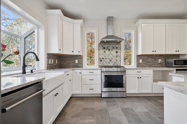 Spacious gourmet kitchen with lots of storage - 13232 Withers Cove Rd