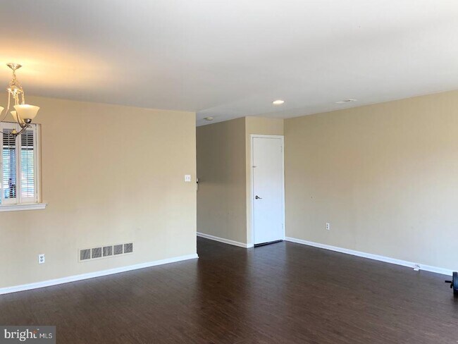 Primary Photo - 203 S Snowdon Ct