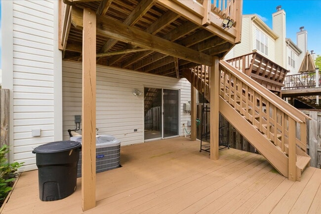 Building Photo - Updated 3BR End-Unit Townhome in Ashburn Farm