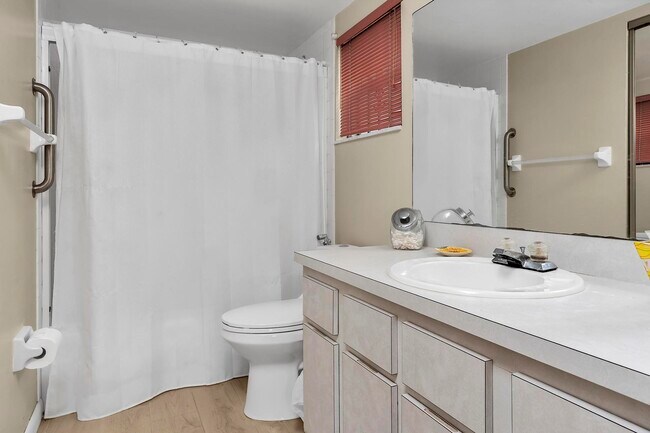 Building Photo - 6715 W 26th Dr