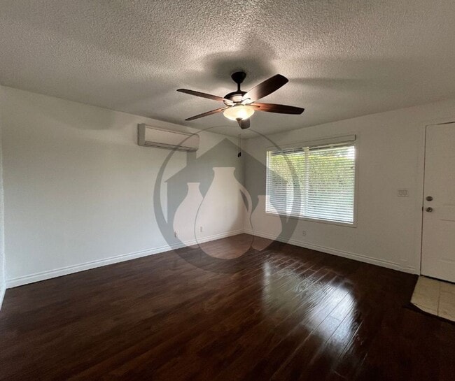 Building Photo - Ready to Move In!!!!  3 Bedroom 1 Bathroom...