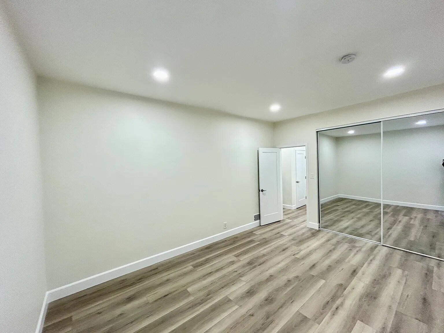 Building Photo - 148 S Maple Dr