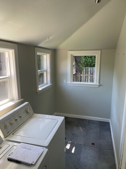 Laundry - 314 NE 72nd Ave