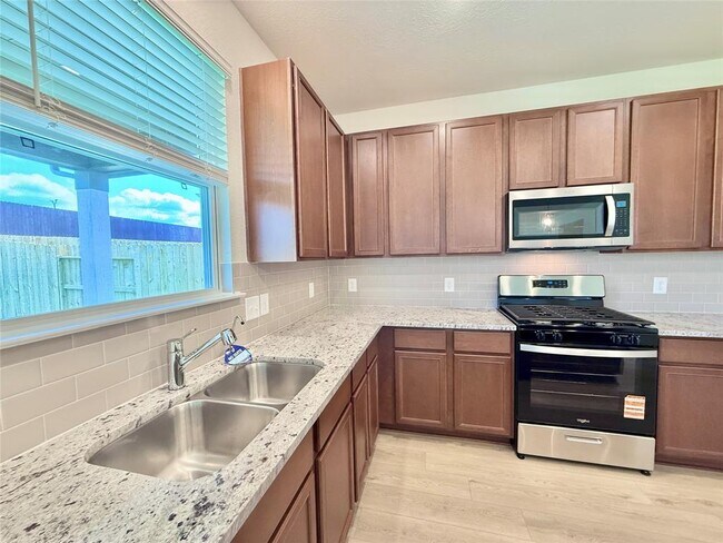 Building Photo - 18227 Dahlia Dale Dr