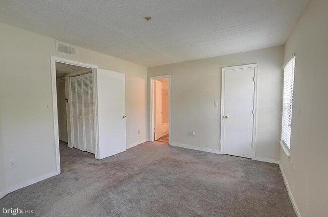 Master Bedroom - 10401 Beacon Ridge Dr