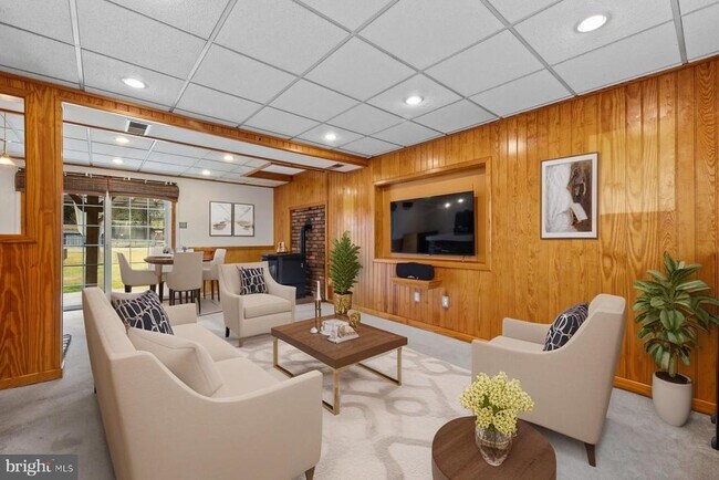 Building Photo - 1302 Squire Ln