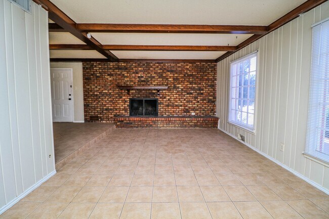 Building Photo - 1310 65th Dr