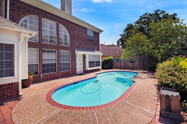 Building Photo - 14127 Swallowfield Dr