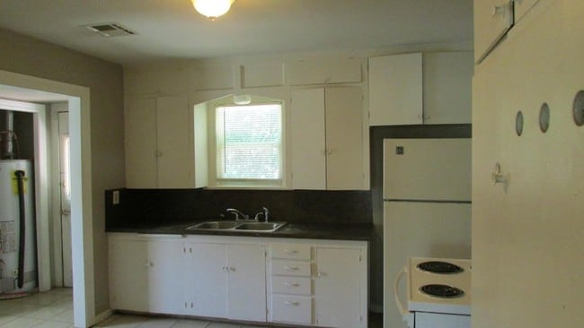 Building Photo - 1329 NW 95th St