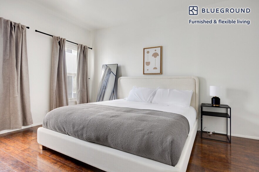 Building Photo - 135 S Reeves Dr