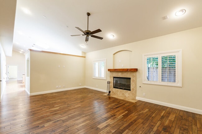 Building Photo - 2104 Perry Ave