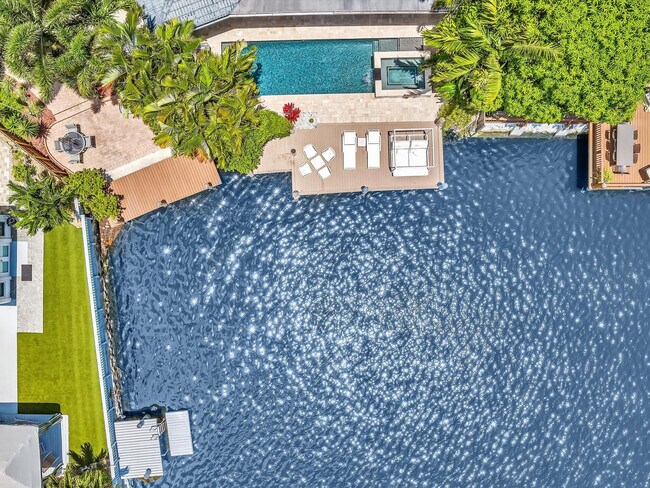 Building Photo - 1640 NE 43rd St