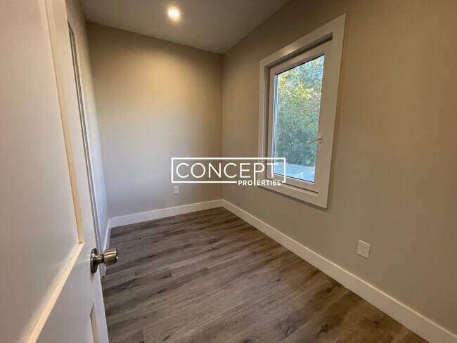 Building Photo - 84 Fayston St