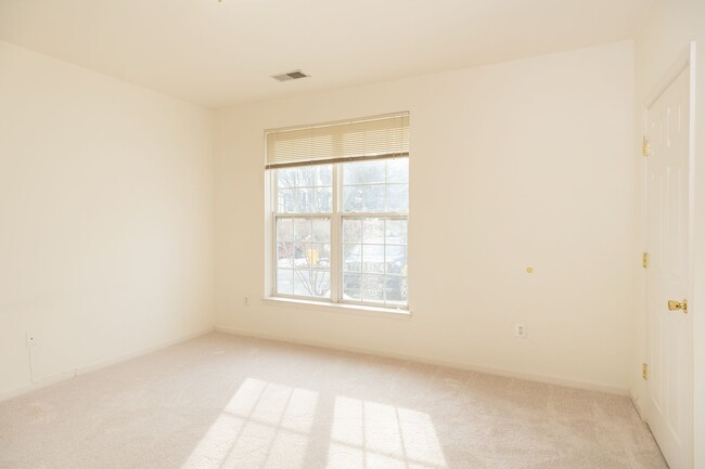 Building Photo - First Floor 3 Bedroom 2 Full Bath Condo - ...