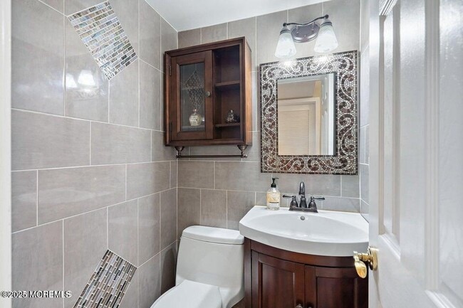 Building Photo - 11 Desiree Ct