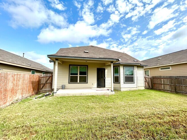 Building Photo - *MOVE IN SPECIAL* Comfort & Convenience – 2-Story Home with Fenced Backyard!