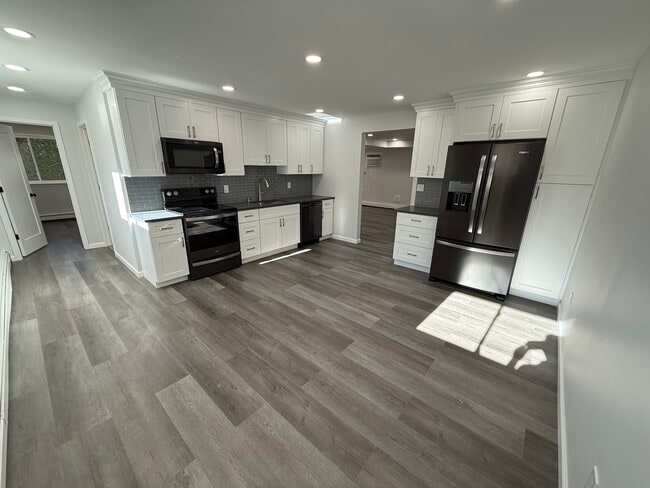 Building Photo - 53 Homeland Dr