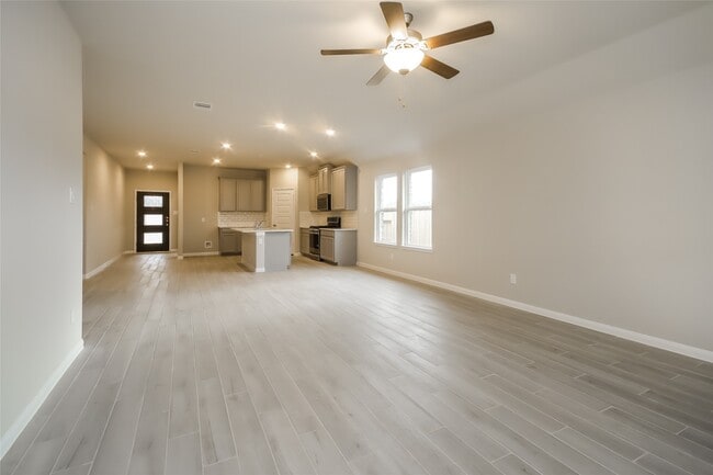 Building Photo - 610 Ellwood Terrace Ln