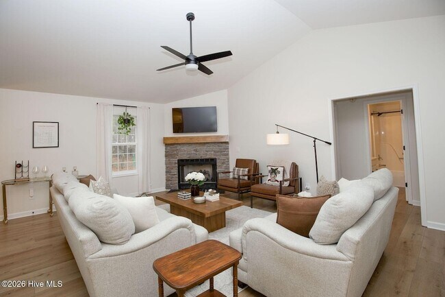 Building Photo - 681 Ginesing Dr