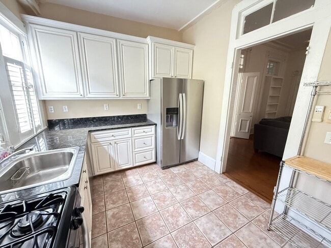 Building Photo - 1 Bedroom 1 Bath Condo in Harleston Villag...