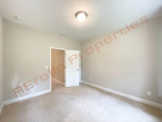Building Photo - 139 Manordale Dr