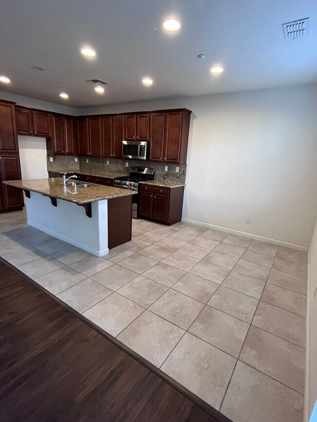 Building Photo - BEAUTIFUL FOUR BEDROOM HOME IN WESTPARK!!