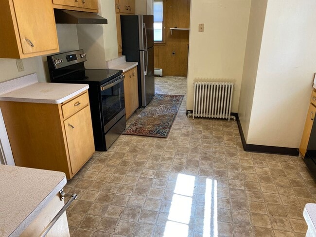 Building Photo - 4-Bedroom, 1.5-Bath Home Just A Few Blocks From Downtown