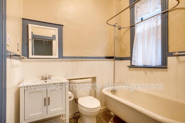 Building Photo - 123 W Archer Pl