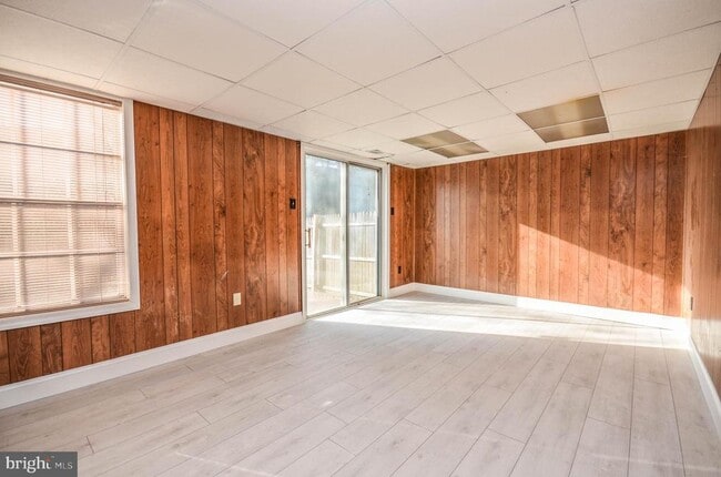 Building Photo - 8 Hines Ct
