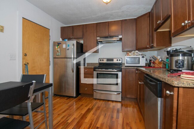 Building Photo - Nice 2 bed in Mission Hill