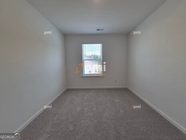Building Photo - 140 Hazel Dr