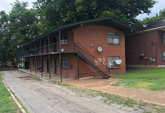 Building Photo - 482 E Mclemore Ave