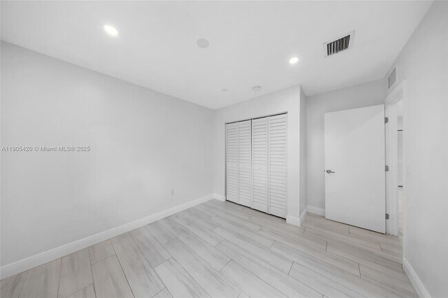 Building Photo - 2306 N 28th Ave