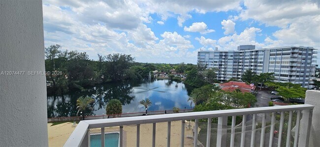Building Photo - 1300 NE Miami Gardens Dr