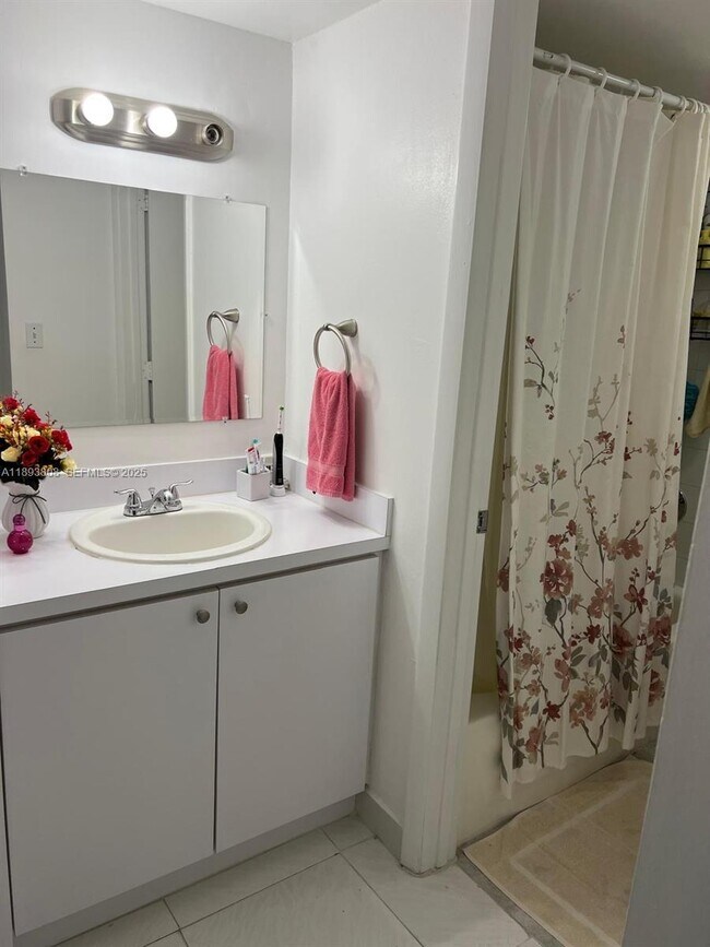 Building Photo - 17021 N Bay Rd