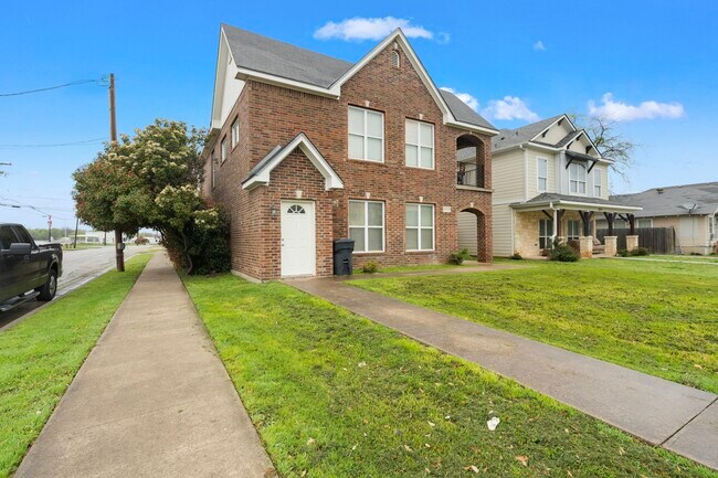 Building Photo - 1425 James Avenue, Unit A