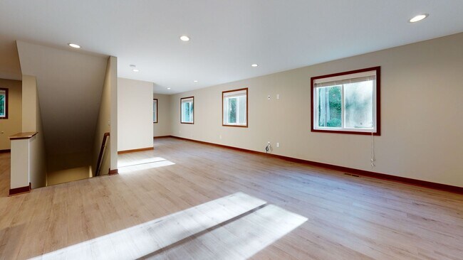 Building Photo - 1078 18th Ave SE