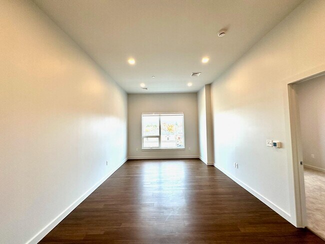 Building Photo - 45 E Central St