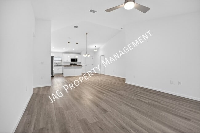 Building Photo - 615 Chaloupe St SE