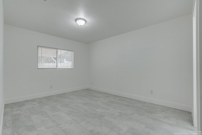Building Photo - 9958 Panther Bay