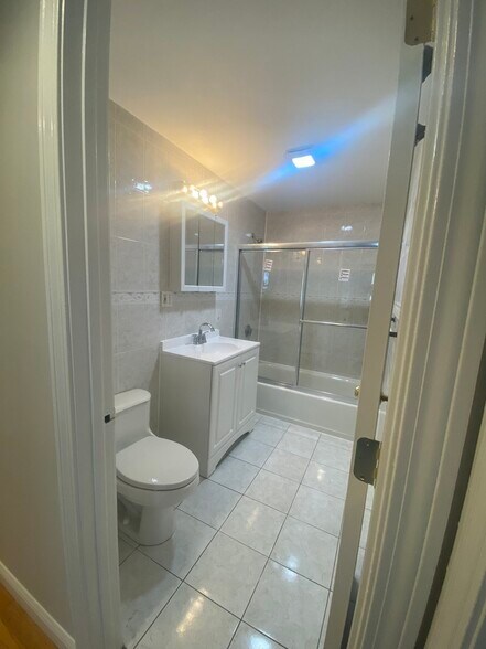 Building Photo - 114 Magazine St