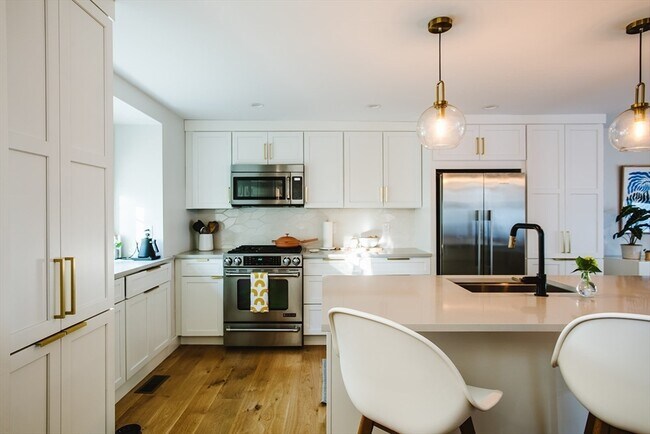 Building Photo - 10 Ware St