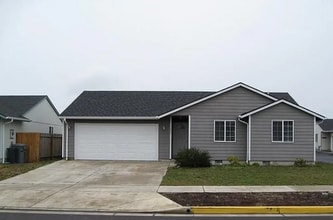 Building Photo - Charming 3 Bedroom 2 Bathroom Home in Quiet Neighborhood!