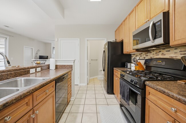 Building Photo - 5325 Brinsley Ln