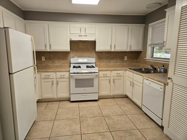 Building Photo - 3209 Coastal Dr