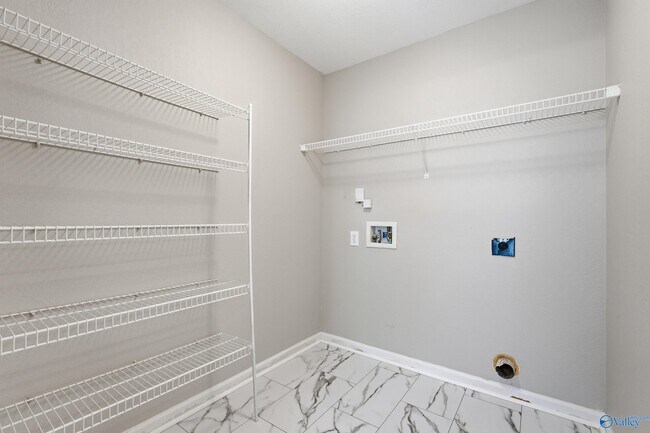 Building Photo - 3262 Lakeland Dr SW