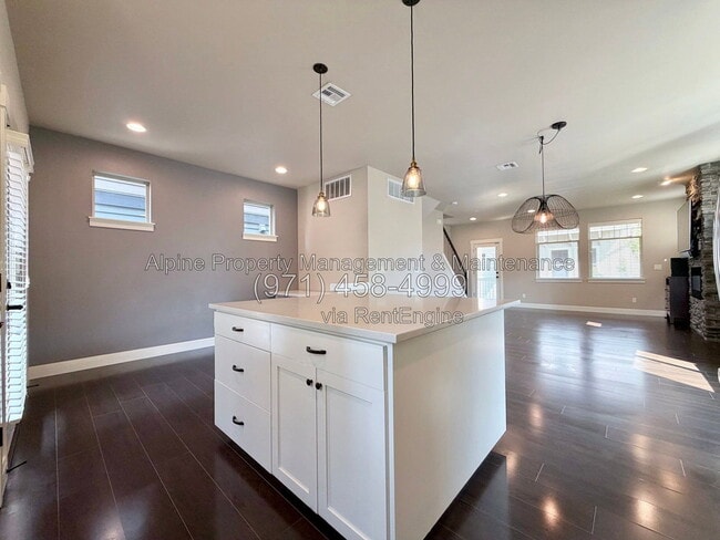 Building Photo - 14353 SW Burlwood Ln