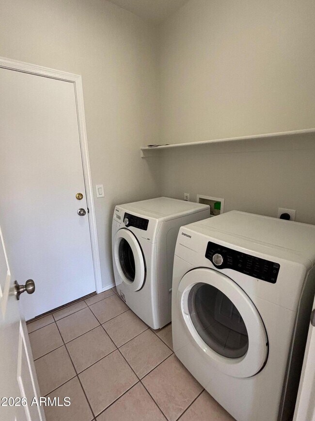 Building Photo - 12849 W Weldon Ave