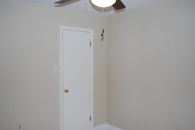 Building Photo - 10204 Comet Dr