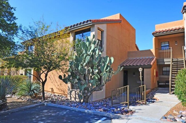 Building Photo - Campbell/Skyline- next to La Encantada! Be...